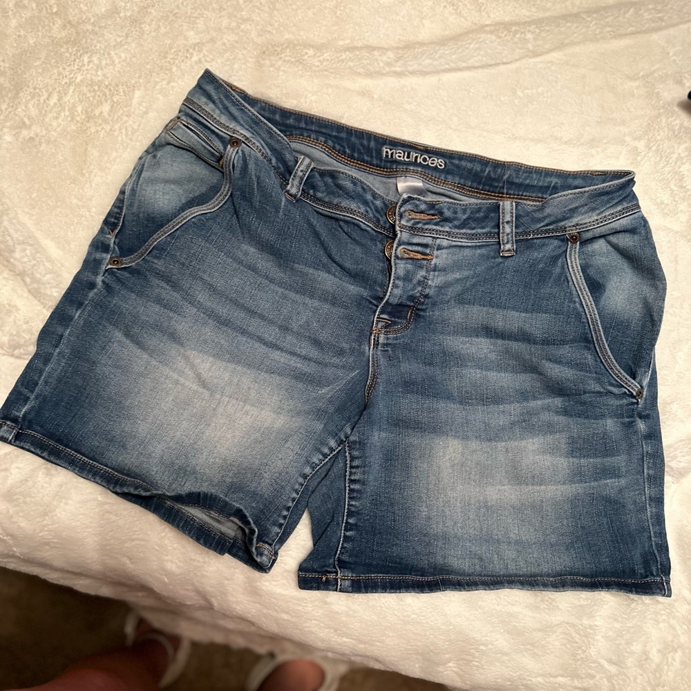 Women Maurices shorts